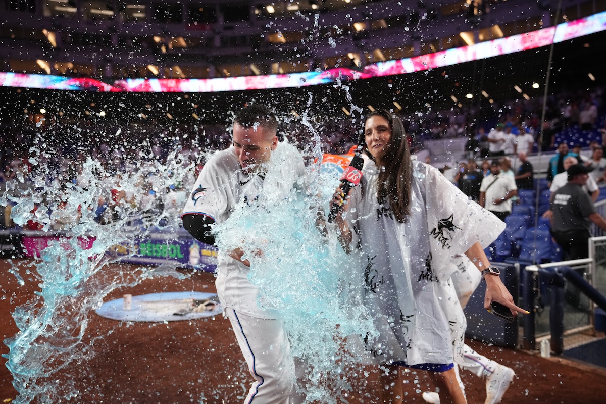 Segura, Fortes singles in 9th rally Marlins over Padres, Hader 2-1