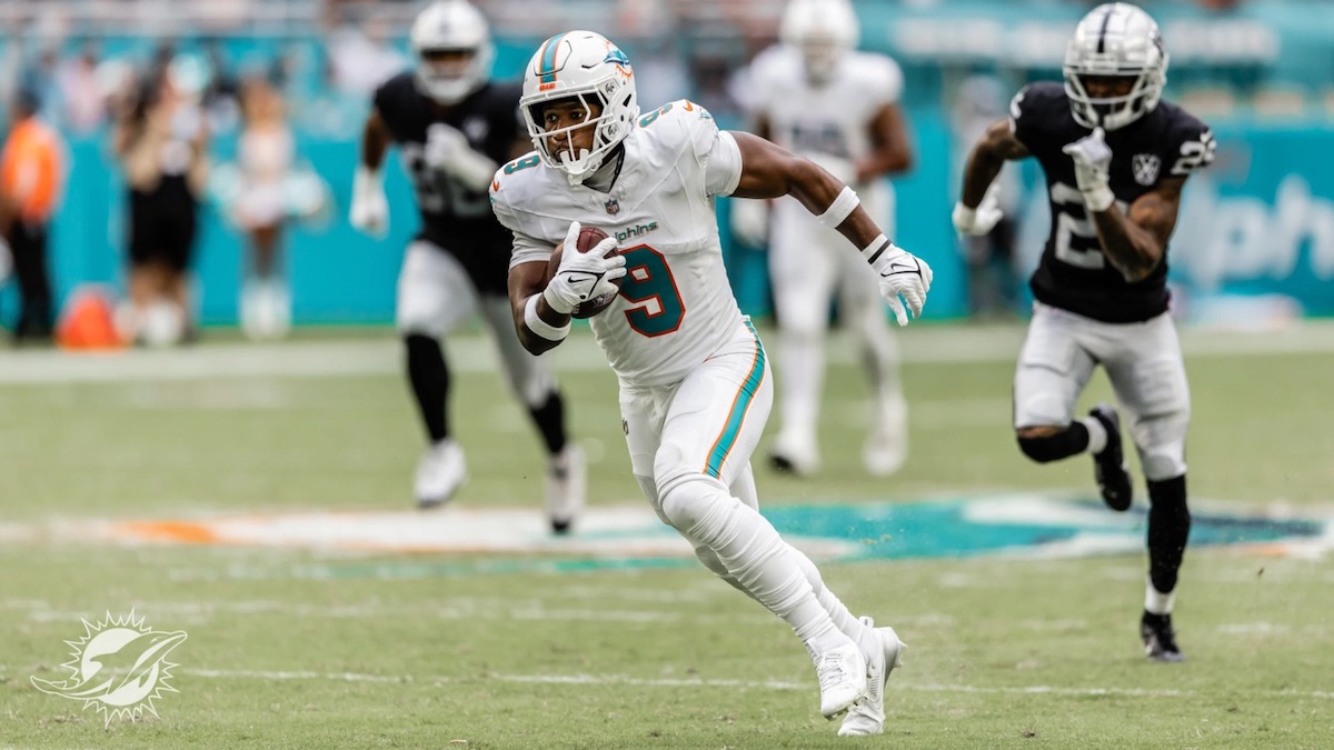 FIU Alum, Dolphins Tight End Jonnu Smith Earns Pro Bowl Spot