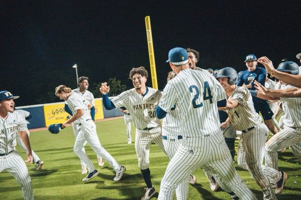 FIU Baseball Walk Off